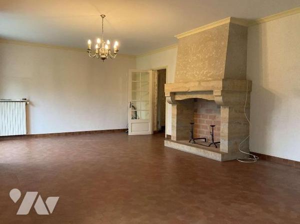 A VENDRE : Maison en pierre avec deux grandes dépendances sur 5.504m² de terrain, situées en ca...