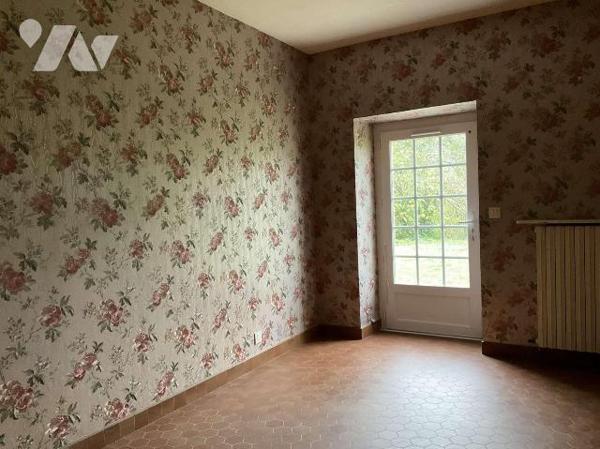 A VENDRE : Maison en pierre avec deux grandes dépendances sur 5.504m² de terrain, situées en ca...