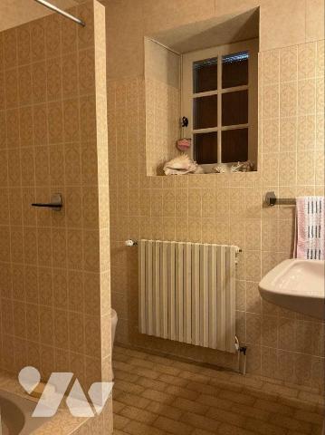 A VENDRE : Maison en pierre avec deux grandes dépendances sur 5.504m² de terrain, situées en ca...