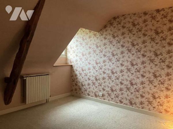 A VENDRE : Maison en pierre avec deux grandes dépendances sur 5.504m² de terrain, situées en ca...