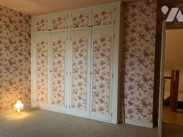 A VENDRE : Maison en pierre avec deux grandes dépendances sur 5.504m² de terrain, situées en ca...