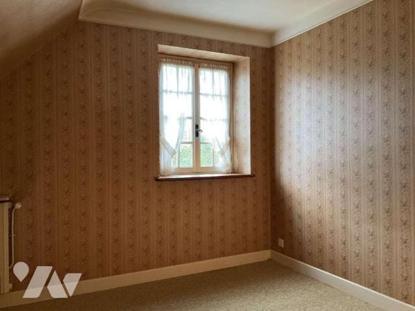 A VENDRE : Maison en pierre avec deux grandes dépendances sur 5.504m² de terrain, situées en ca...