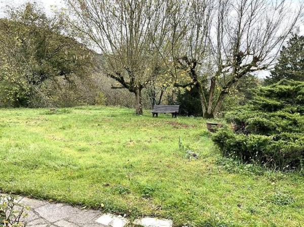 A VENDRE : Maison en pierre avec deux grandes dépendances sur 5.504m² de terrain, situées en ca...