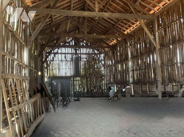 A VENDRE : Maison en pierre avec deux grandes dépendances sur 5.504m² de terrain, situées en ca...