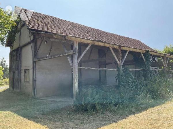 A VENDRE : Maison en pierre avec deux grandes dépendances sur 5.504m² de terrain, situées en ca...