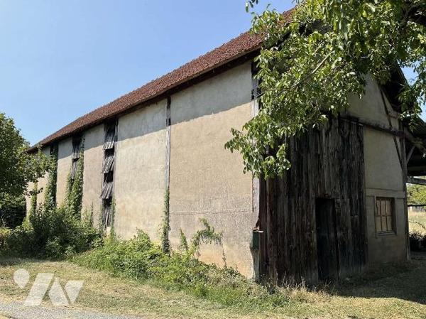 A VENDRE : Maison en pierre avec deux grandes dépendances sur 5.504m² de terrain, situées en ca...