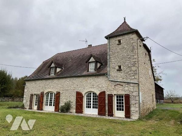 A VENDRE : Maison en pierre avec deux grandes dépendances sur 5.504m² de terrain, situées en ca...