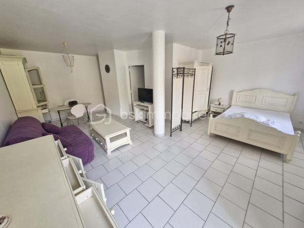 Immeuble mixte de 2 616 m²