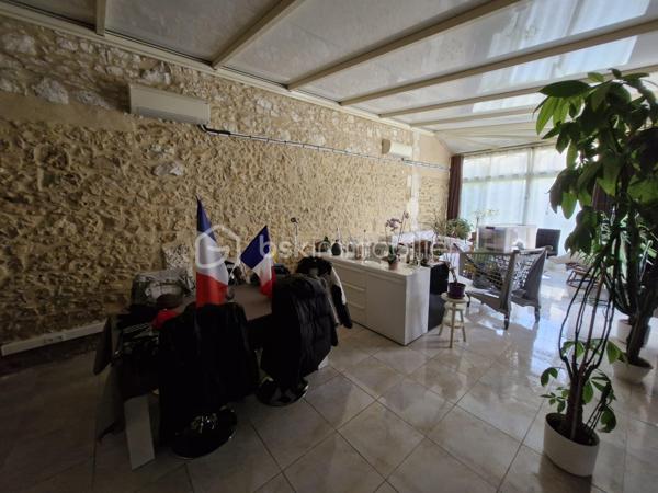 Immeuble mixte de 2 616 m²