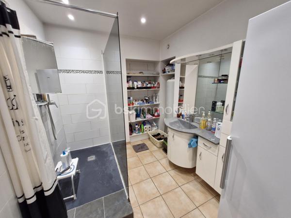 Immeuble mixte de 2 616 m²