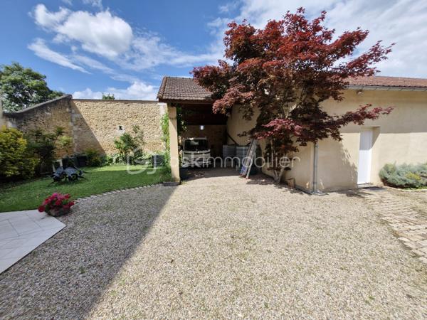 Immeuble mixte de 2 616 m²