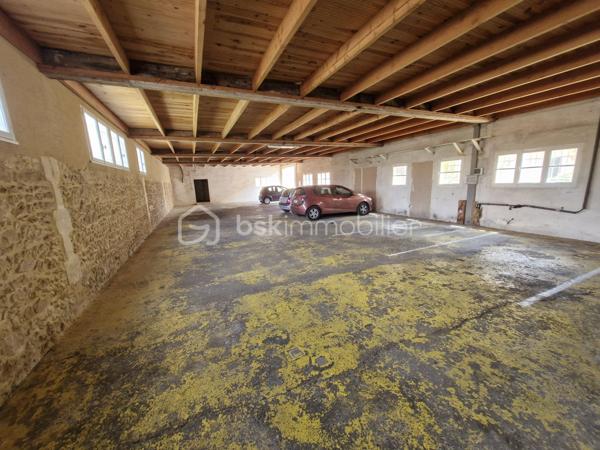 Immeuble mixte de 2 616 m²