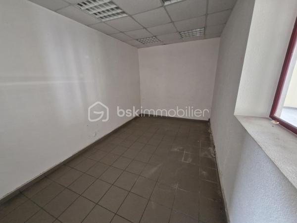 Immeuble mixte de 2 616 m²