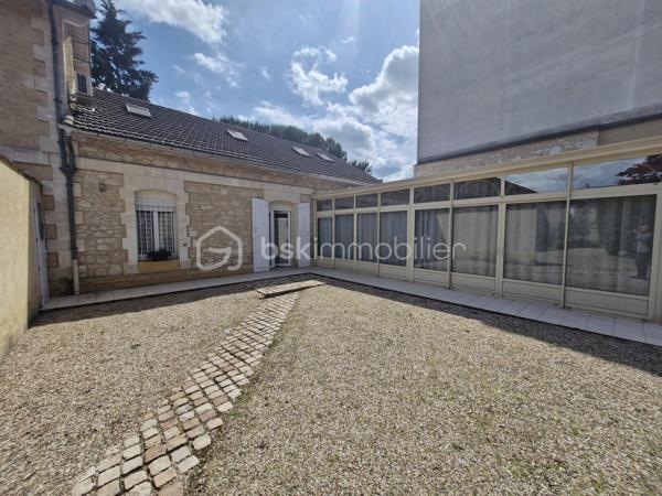 Immeuble mixte de 2 616 m²