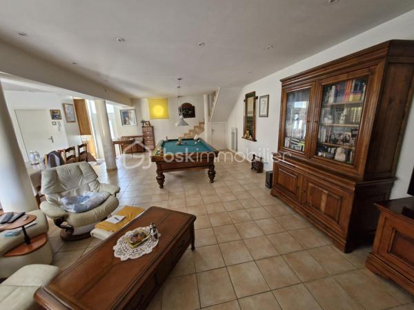 Immeuble mixte de 2 616 m²