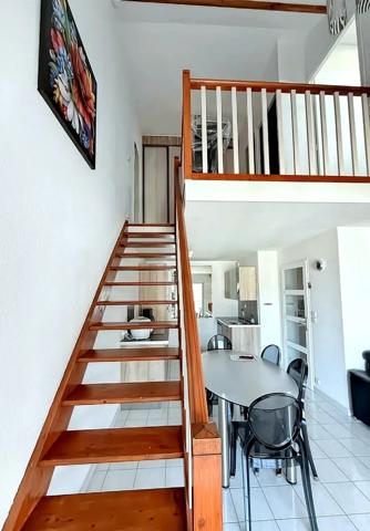 Duplex lumineux avec balcon et ascenseur à proximité immédiate de la plage