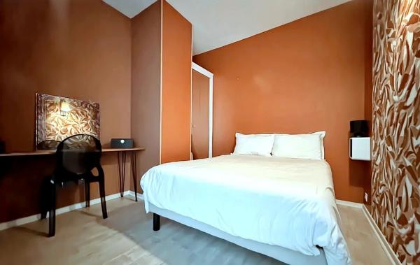 Duplex lumineux avec balcon et ascenseur à proximité immédiate de la plage