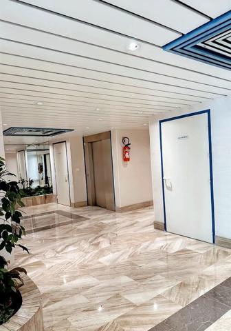 Duplex lumineux avec balcon et ascenseur à proximité immédiate de la plage