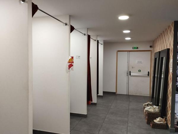 MALEMORT - Fonds de commerce d'habillement en magasin spécialisé