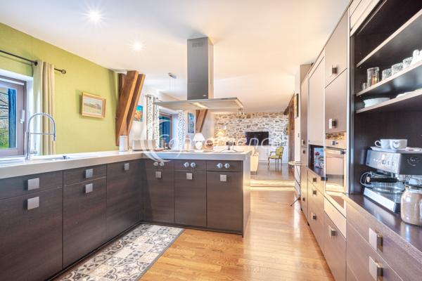Maison
                                                                                                                                                                                                                                                                                                                        6 pièce(s)                                                                                                                                                                                                          4 chambre(s)                                                                                                                                                                                                          276  m²