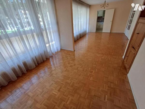 AMIENS, proche Hotoie : Appartement au 1er étage avec ascenseur, 86 m2, cave, garage