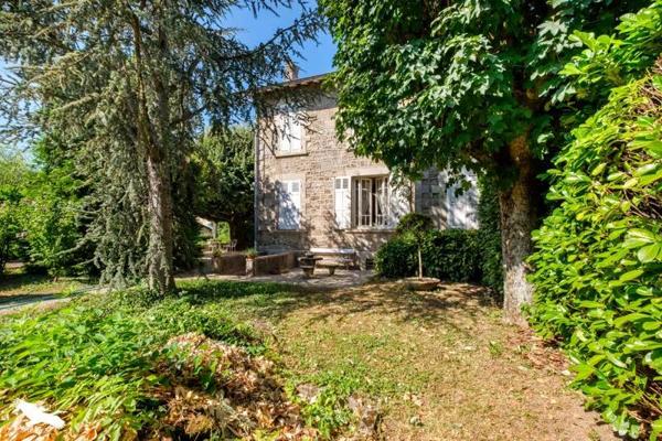 Maison 645 000 € Saint-Genis-Laval 4 p 100 m² DPE D