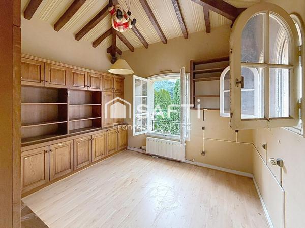 Villa sur sous-sol complet avec piscine, 5 chambres