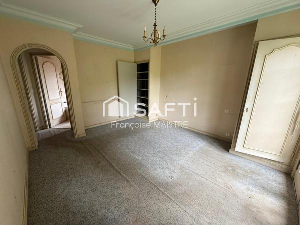 Villa sur sous-sol complet avec piscine, 5 chambres