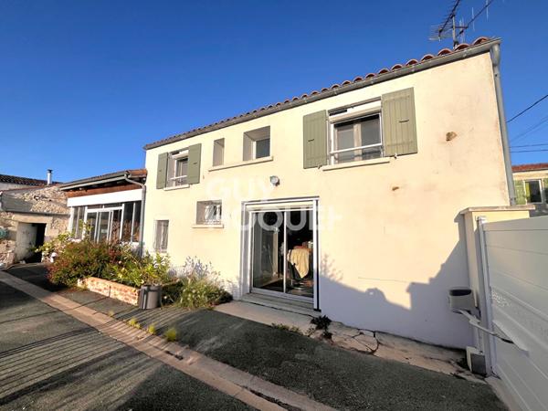 Maison à Vérines - Grandes Dépendances - Un véritable coup de coeur !