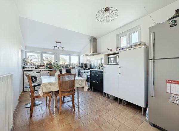 Bien rare : volumes, lumière, jardin et cadre verdoyant à proximité du RER