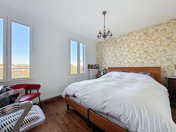 Bien rare : volumes, lumière, jardin et cadre verdoyant à proximité du RER