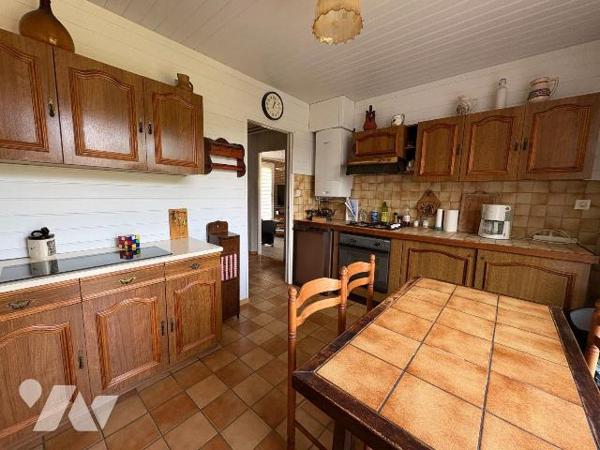 Quartier résidentiel, Maison mitoyenne comprenant:
- Au rez-de-chaussée : une entrée, un séjou...