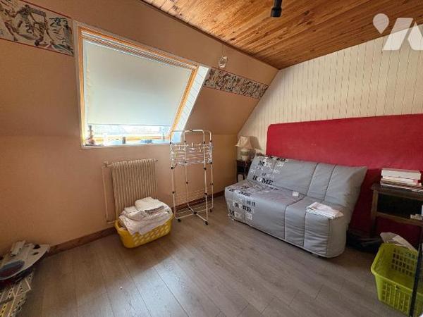 Quartier résidentiel, Maison mitoyenne comprenant:
- Au rez-de-chaussée : une entrée, un séjou...