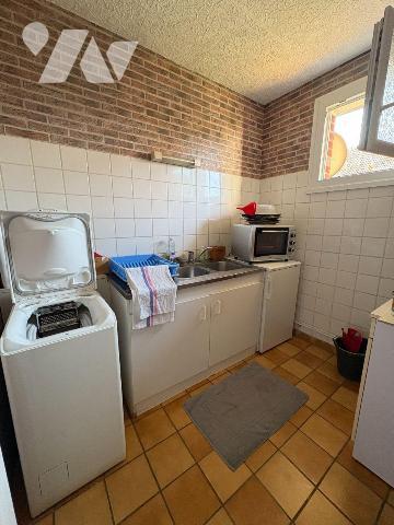 Quartier résidentiel, Maison mitoyenne comprenant:
- Au rez-de-chaussée : une entrée, un séjou...