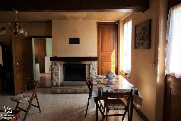 En Puisaye, dans village avec commerces et maison médicale,  maison d'habitation avec jardin