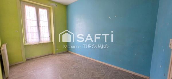 Immeuble à rénover comprenant 3 logements.