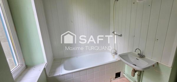 Immeuble à rénover comprenant 3 logements.