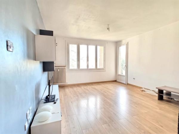Appartement 3 pièces au 4e et dernier étage + garage à Avignon, vue dégagée et prestations rares