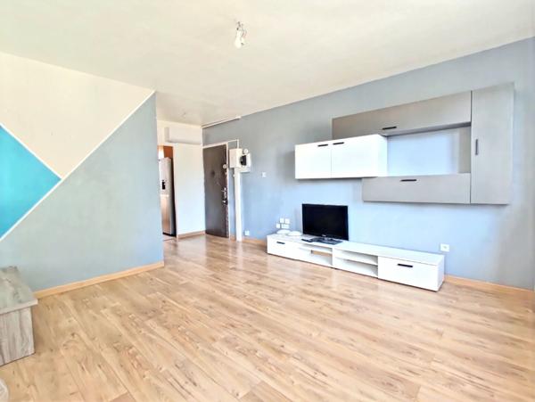 Appartement 3 pièces au 4e et dernier étage + garage à Avignon, vue dégagée et prestations rares