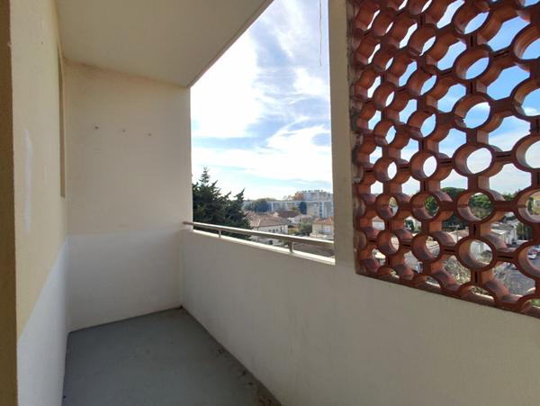 Appartement 3 pièces au 4e et dernier étage + garage à Avignon, vue dégagée et prestations rares