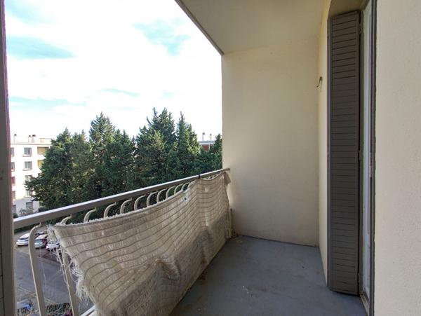 Appartement 3 pièces au 4e et dernier étage + garage à Avignon, vue dégagée et prestations rares
