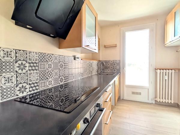 Appartement 3 pièces au 4e et dernier étage + garage à Avignon, vue dégagée et prestations rares