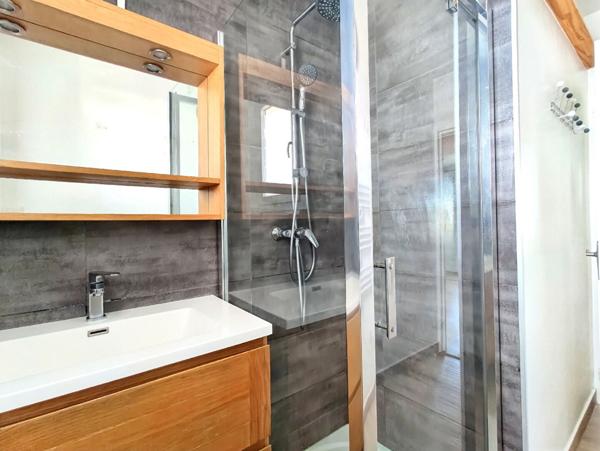 Appartement 3 pièces au 4e et dernier étage + garage à Avignon, vue dégagée et prestations rares