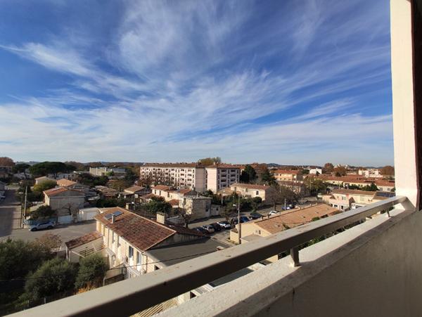 Appartement 3 pièces au 4e et dernier étage + garage à Avignon, vue dégagée et prestations rares