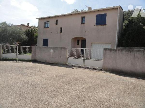 SUR LES HAUTEURS Villa  de 90m² environ se composant en rez-de-chaussée hall d'entrée 1 chambre...