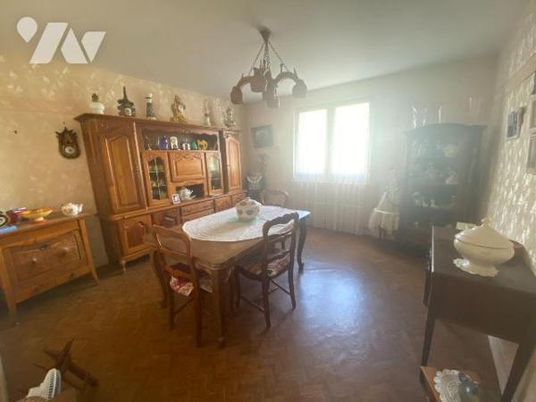 A vendre à Saint-Martin-Valmeroux (CANTAL), dans un quartier résidentiel calme et à proximité d...