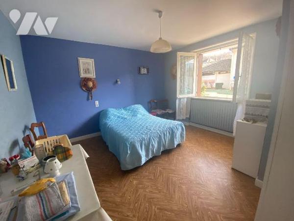 A vendre à Saint-Martin-Valmeroux (CANTAL), dans un quartier résidentiel calme et à proximité d...