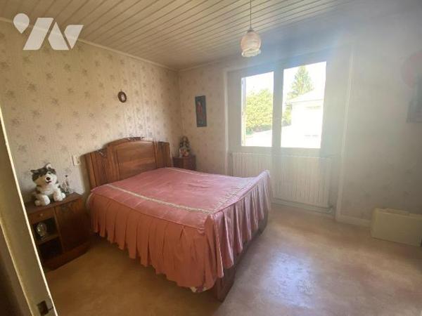 A vendre à Saint-Martin-Valmeroux (CANTAL), dans un quartier résidentiel calme et à proximité d...