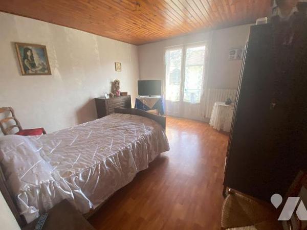 A vendre à Saint-Martin-Valmeroux (CANTAL), dans un quartier résidentiel calme et à proximité d...