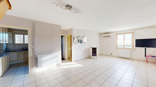 Très belle maison 4 chambres habitables de plain-pied proche du bourg de Mervans !